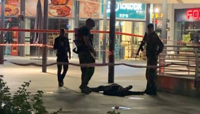 إصابة 3 صهاينة بجراح خطيرة بعملية طعن.. واستشهاد المنفذ