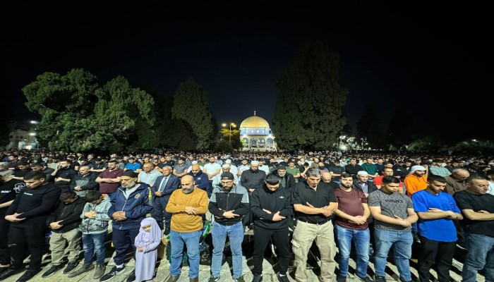 45 ألفا يؤدون صلاتي العشاء والتراويح في المسجد الأقصى