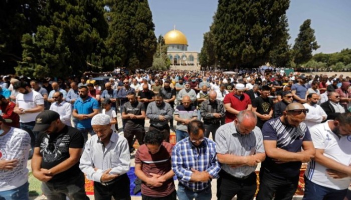 120 ألف مصلٍ يؤدون الجمعة الأخيرة من رمضان بالأقصى