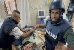 الإعلامي الحكومي بغزة يدين استهداف الاحتلال 3 صحفيين بمخيم النصيرات