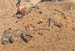 مشاهد صادمة.. مقبرة جماعية لفلسطينيين دفنتهم قوات الاحتلال في باحة مجمع الشفاء