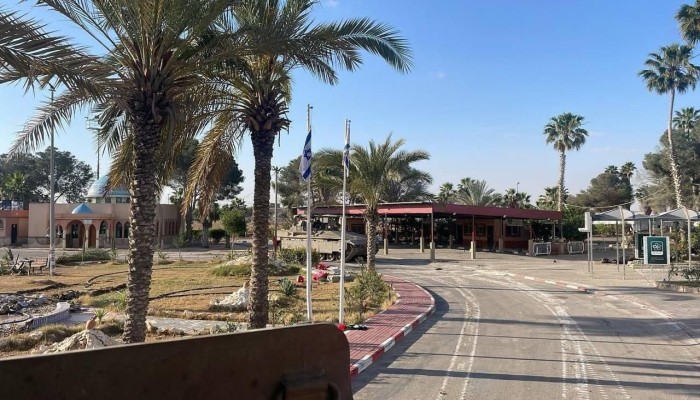 الاحتلال يقتحم معبر رفح وعشرات الشهداء والجرحى بقصف مكثف