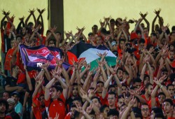 نيابة الانقلاب تجدد حبس 61 شاباً من جمهور الأهلي بينهم رافع علم فلسطين