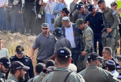 الإرهابي بن غفير يقتحم حي الشيخ جراح بالقدس المحتلة