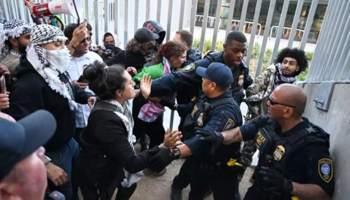 الشرطة الأمريكية تعتقل متظاهرين داعمين لفلسطين في سان فرانسيسكو