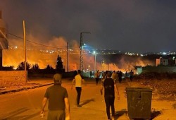 مستوطنون صهاينة يهاجمون قرية قصرة ويضرمون النار في ممتلكات الفلسطينيين