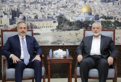 هنية يستقبل فيدان ويبحثان تطورات الحرب على غزة