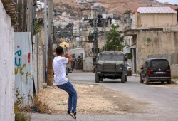 مقاومون يتصدون لاقتحام قوات الاحتلال مخيم بلاطة في نابلس