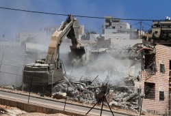 الاحتلال يهدم منزلين في رام الله وأريحا