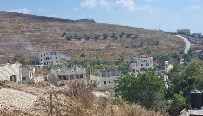 مستوطنون يحرقون أراضي زراعية بعصيرة القبلية جنوب نابلس