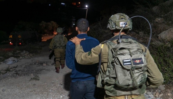 الاحتلال يقتحم مدناً فلسطينية ويعتقل مواطنين
