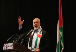 كلمات مؤثرة للسيدة أم العبد في وداع زوجها القائد الشهيد هنية