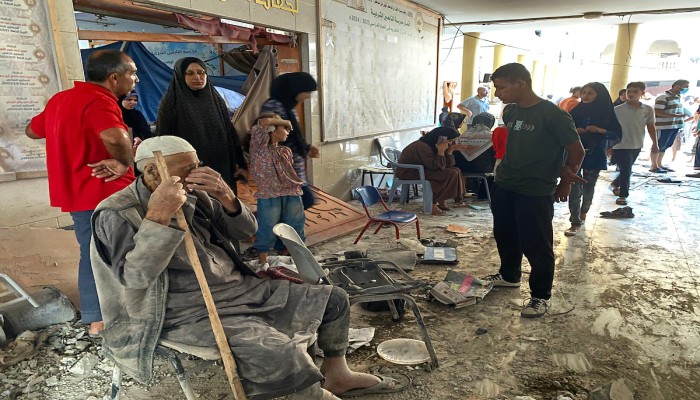 بوريل: أشعر بالرعب من صور ضحايا مدرسة التابعين بغزة