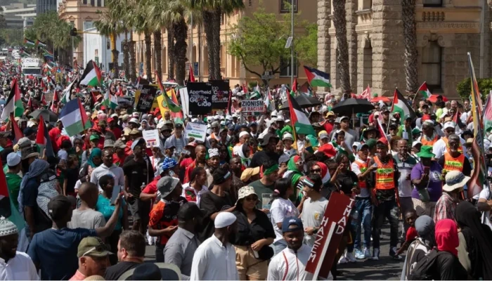 مظاهرة حاشدة في جنوب أفريقيا مع الذكرى السنوية لحرب غزة