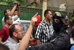 نظام الانقلاب يعتقل مواطنين وأجانب هتفوا لفلسطين ولبنان