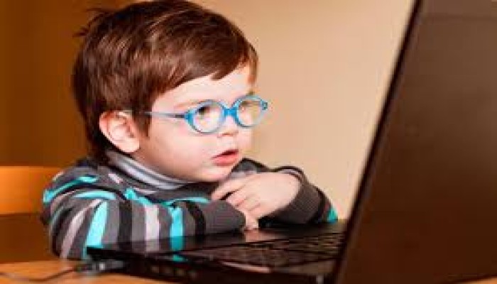 نصائح تضبط تعامل طفلك مع الإنترنت