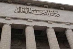 نظام الانقلاب يصطدم بالقضاة.. تلويح بالإضراب وتعليق العمل في المحاكم