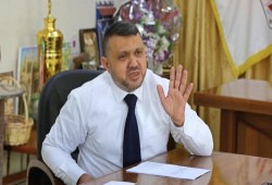 12شهيدا بينهم رئيس بلدية دير البلح بمجزرة صهيونية وسط غزة