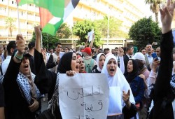 حركة مقاطعة الاحتلال تدين منع ارتداء الكوفية الفلسطينية بالجامعات المصرية
