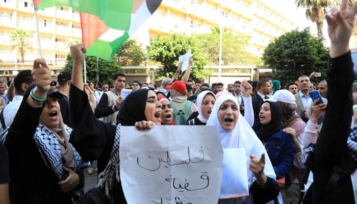 حركة مقاطعة الاحتلال تدين منع ارتداء الكوفية الفلسطينية بالجامعات المصرية