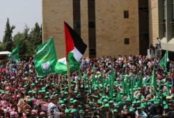 مسيرة حاشدة في بيرزيت دعماً لغزة والمقاومة بالضفة