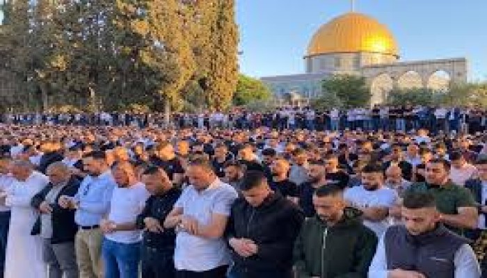35 ألفا يؤدون صلاة الجمعة في المسجد الأقصى