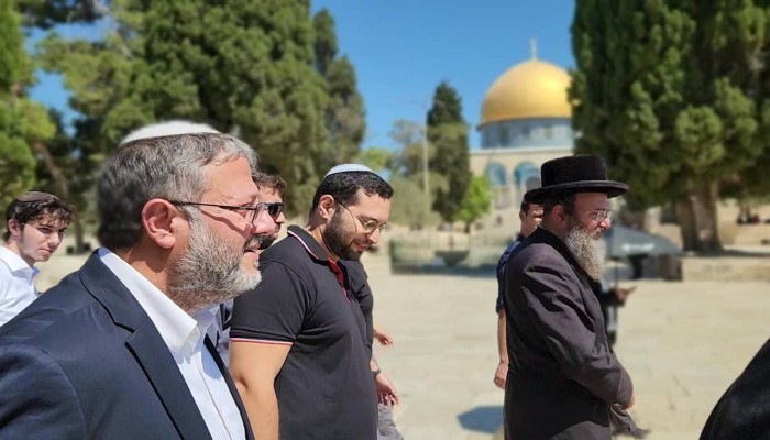 الإرهابي بن غفير يقود اقتحام المستوطنين للمسجد الأقصى