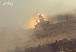 القسام تشتبك مع قوة صهيونية وتستهدف دبابة في حي الزيتون بغزة