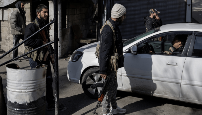 إدارة العمليات العسكرية في سورية تعتقل عناصر بارزة من النظام المخلوع