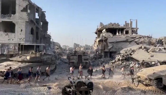 استشهاد كوادر طبية حرقا في مستشفى كمال عدوان بغزة