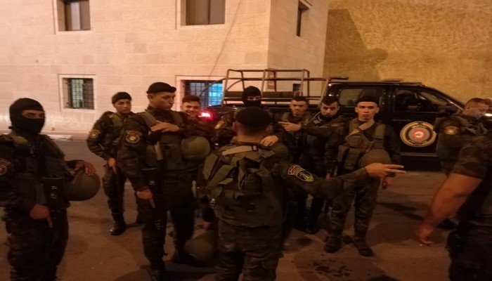 أجهزة السلطة تواصل حصار مخيم جنين لليوم الـ26 وتحرق منزلا