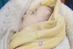 وفاة ثامن طفل جراء البرد في غزة