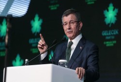 داود أوغلو يقترح ضم قطاع غزة إلى تركيا بعد استفتاء