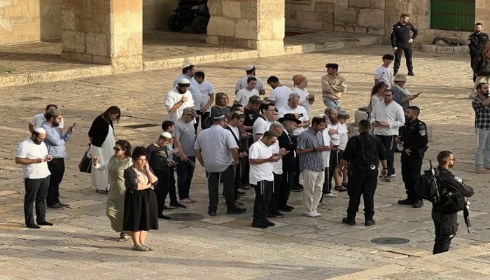 مئات الصهاينة يقتحمون المسجد الأقصى بحماية جيش الاحتلال