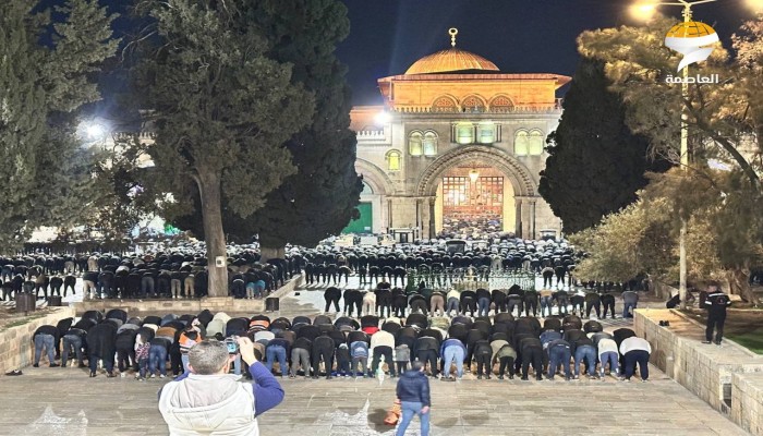الآلاف يؤدون صلاة التراويح في المسجد الأقصى