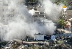 جيش الاحتلال يفجر منزلين بالخليل ويوسع الاستيطان في القدس