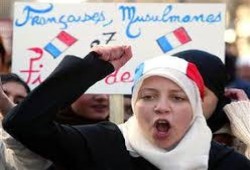 مجلس الدولة الفرنسي يقر حظر الحجاب للمحاميات