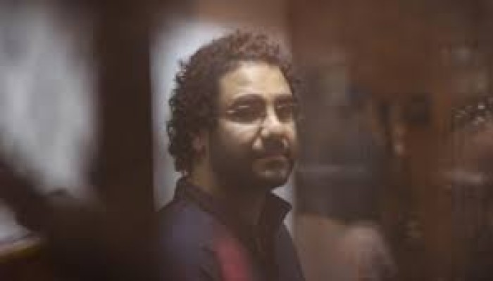علاء عبد الفتاح يضرب عن الطعام في السجن تضامناً مع والدته