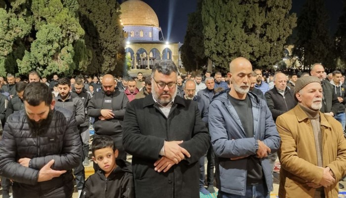 65 ألفًا يؤدون صلاتي العشاء والتراويح في المسجد الأقصى