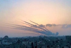 المقاومة في غزة تقصف عسقلان بالصواريخ لليوم الثاني