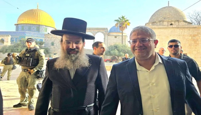 الإرهابي بن غفير يقتحم المسجد الأقصى بعد طرد المصلين