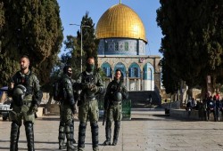 صهاينة بقيادة الإرهابي بن جليك يقتحمون الأقصى