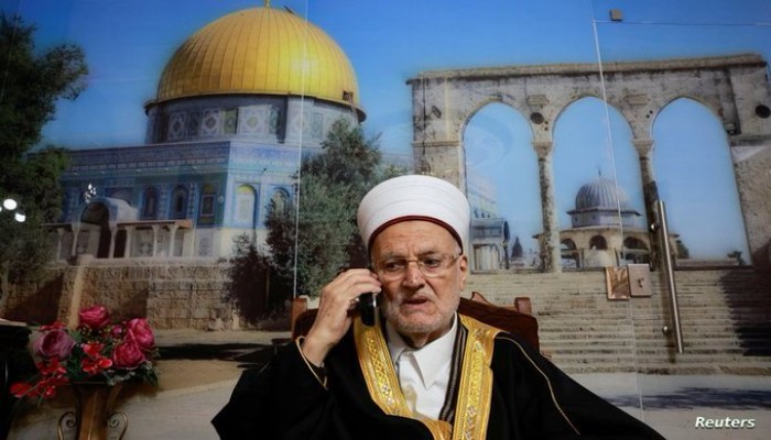 الشيخ عكرمة صبري: الاحتلال يمنع خطباء الأقصى من الدعاء لغزة