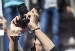 مؤسسة عدالة لحقوق الإنسان: ظلال قاتمة تحيط بحرية الصحافة في مصر