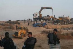سلطات الاحتلال تهدم 16 منزلاً في قرية السرّة بالنقب المحتل