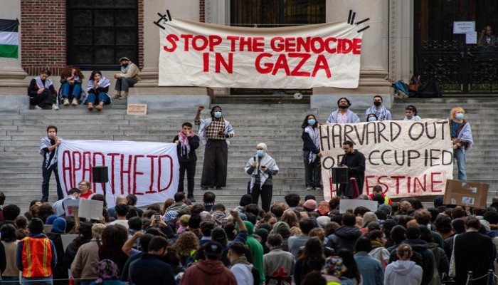 إدارة ترامب تحجب تمويلاً كبيراً عن جامعة هارفارد بسبب دعم فلسطين