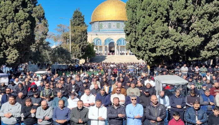 45 ألفا يؤدون صلاة الجمعة في الأقصى