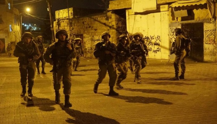 جيش الاحتلال يعتقل 11 مواطنًا بحملة اقتحامات في الضفة