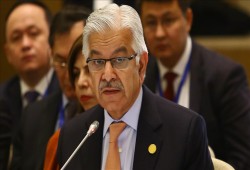 وزير الدفاع الباكستاني يدعو العالم الإسلامي إلى مواجهة الإجرام الصهيوني