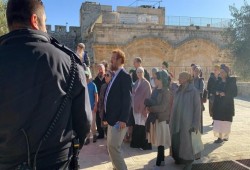 عشرات الصهاينة يقتحمون الأقصى بقيادة الإرهابي جليك